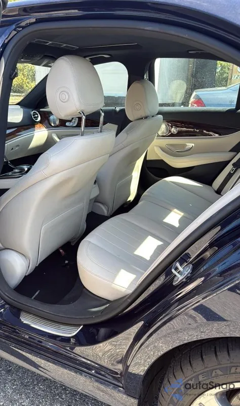 2017 Mercedes-Benz E 300 4Matic z USA, uszkodzony, nr VIN WDDZF4KB0HA184203